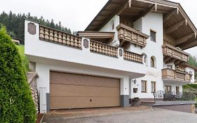 Quaint Apartment In Hainzenberg Near Horbergbahn